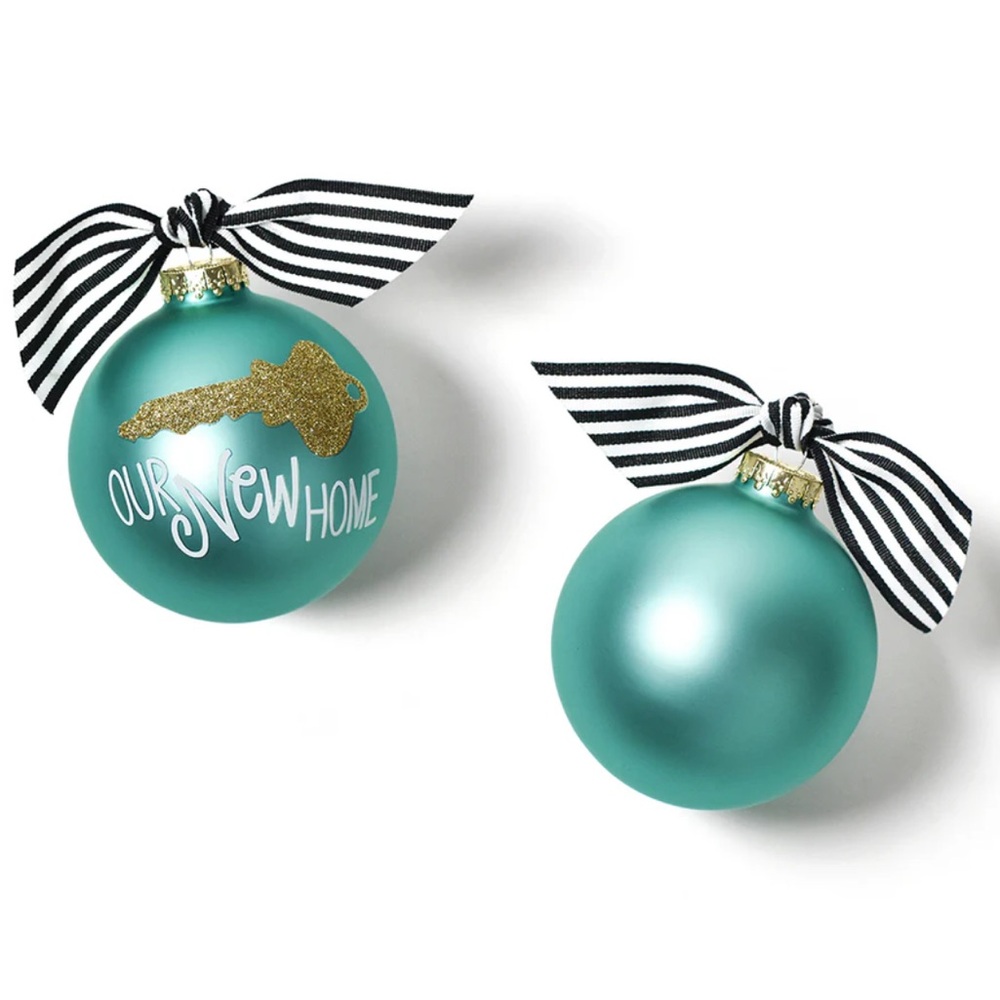 NWOT ‘KEY TO OUR NEW HOME’ GLASS ORNAMENT by Coton Colors